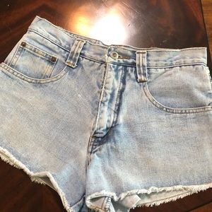 Vintage high waisted daisy dukes.
